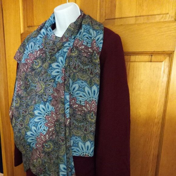 Scarf    - Picture 1 of 8
